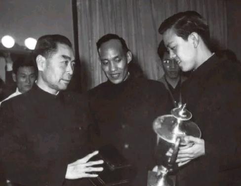 1968年6月21日,中国第一个世界冠军容国团，被人发现吊死在一棵树上，后来在调
