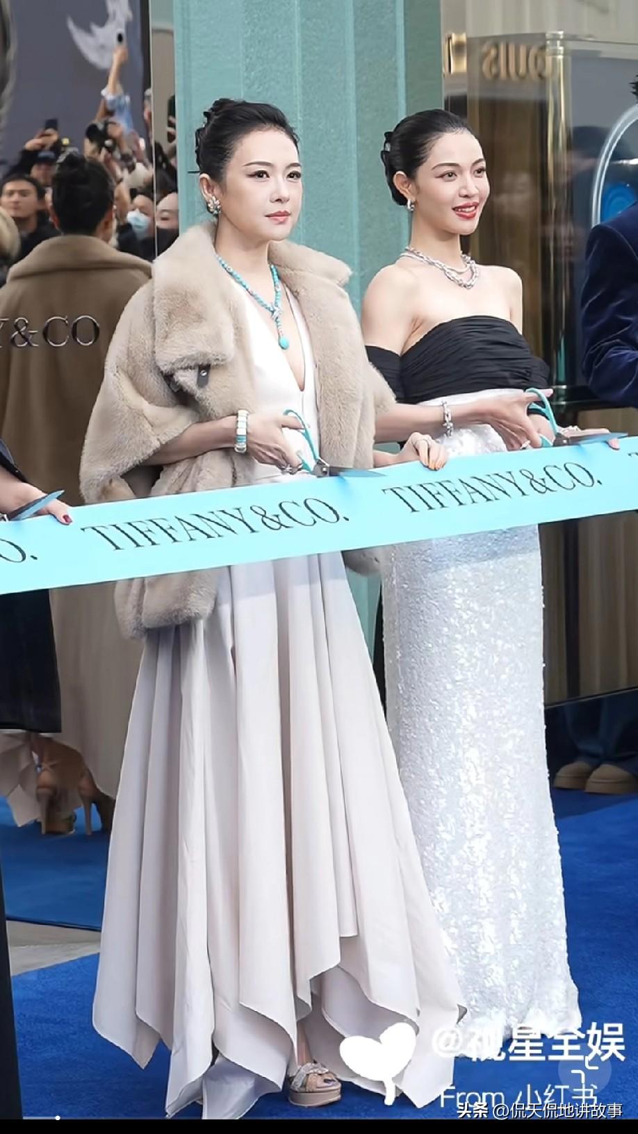 刷到章子怡和钟楚曦同框出席活动的画面，我真的愣了半天，这居然是章子怡？差点没认出