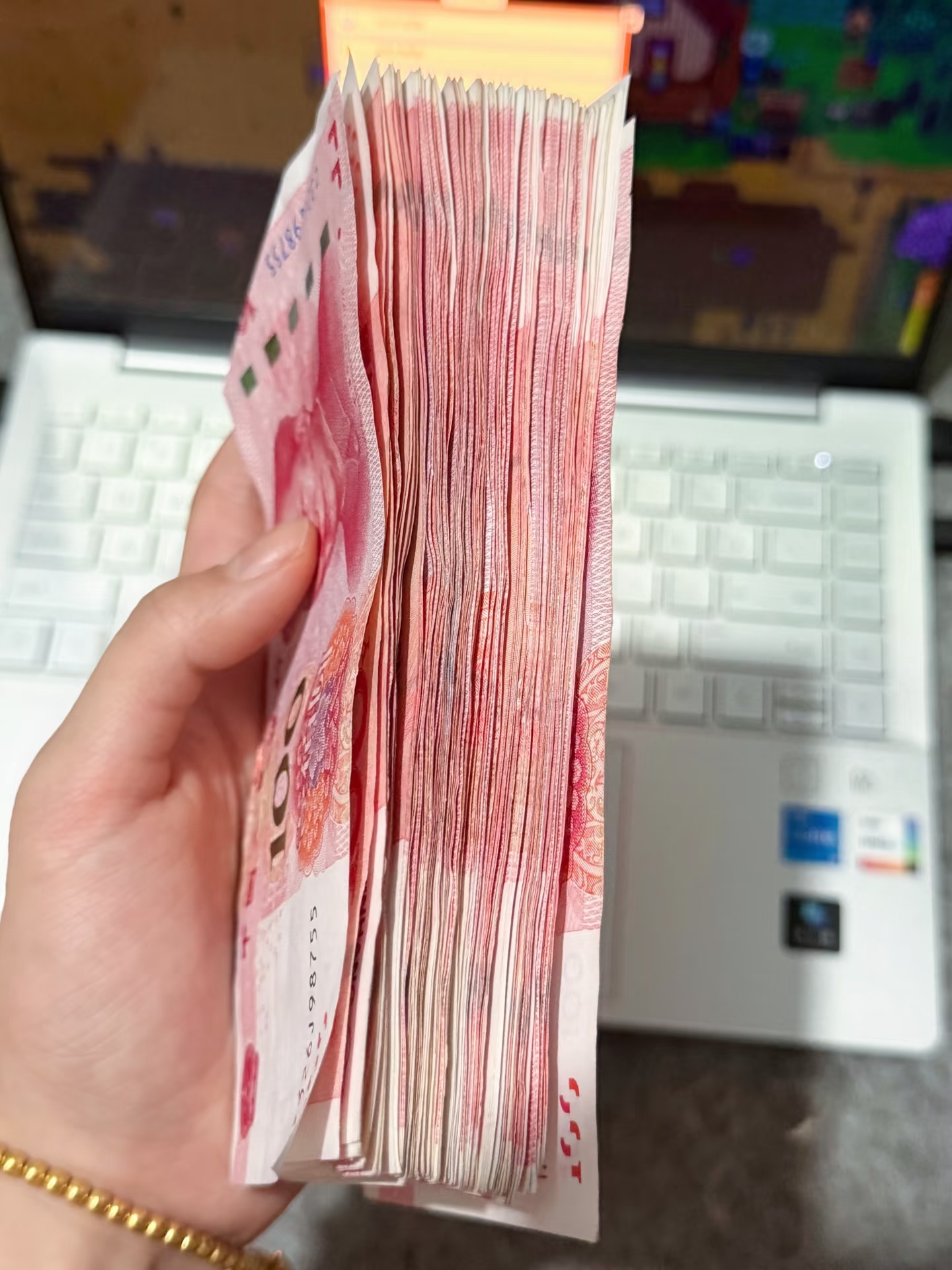 第一次感受到1w有这么多还得是要用现金花出去的钱才会觉得肉疼[泪奔]存在钱包余额