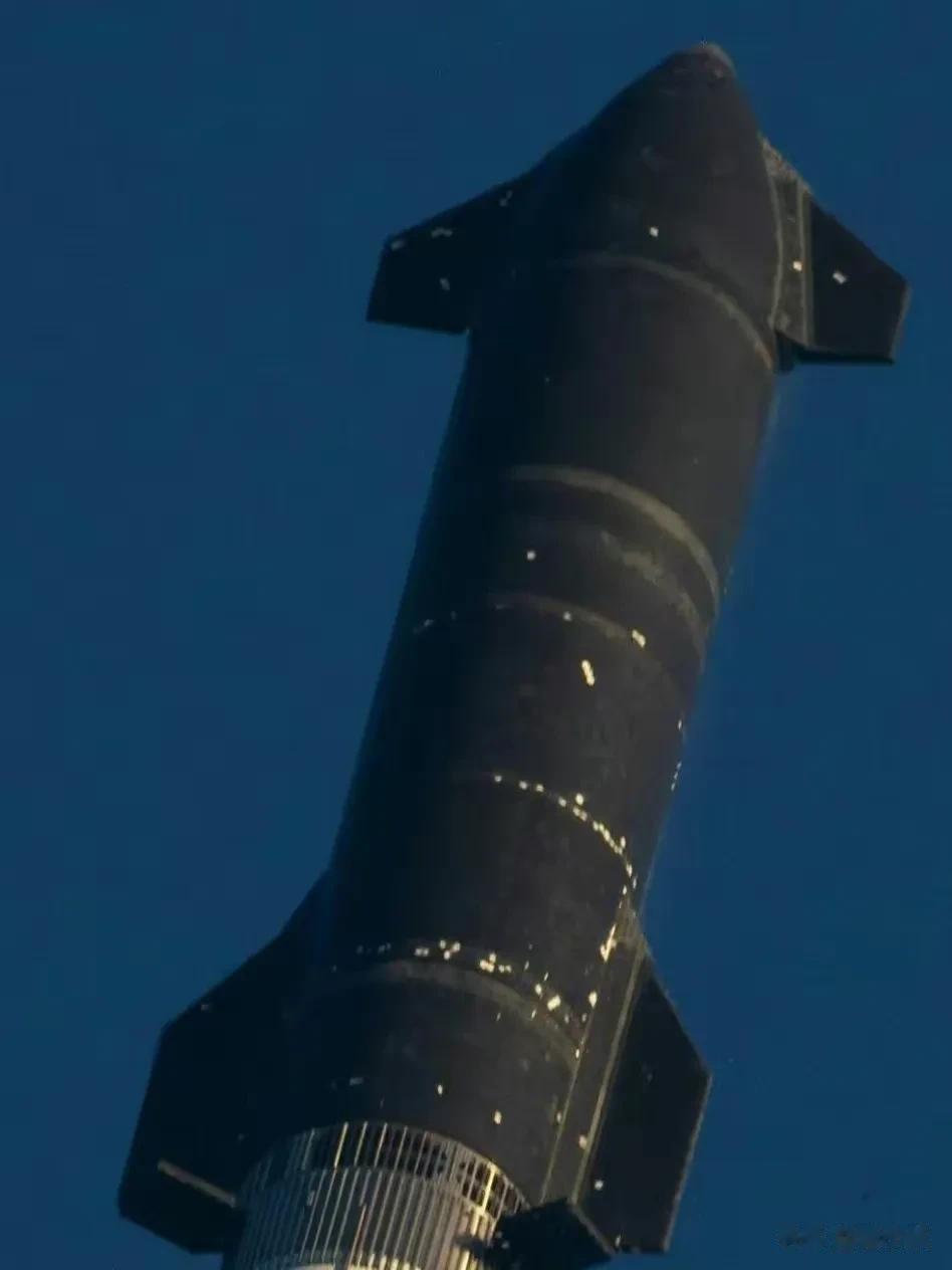 18号发射“成功”的星舰二级哪里去了，美弟说跟丢了，那么大怎么可能呢！估计被遗落