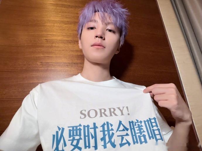 王俊凯紫发帅出新高度了王俊凯好傲娇的自拍视角王俊凯好傲娇的自拍视角📸真的又是帅