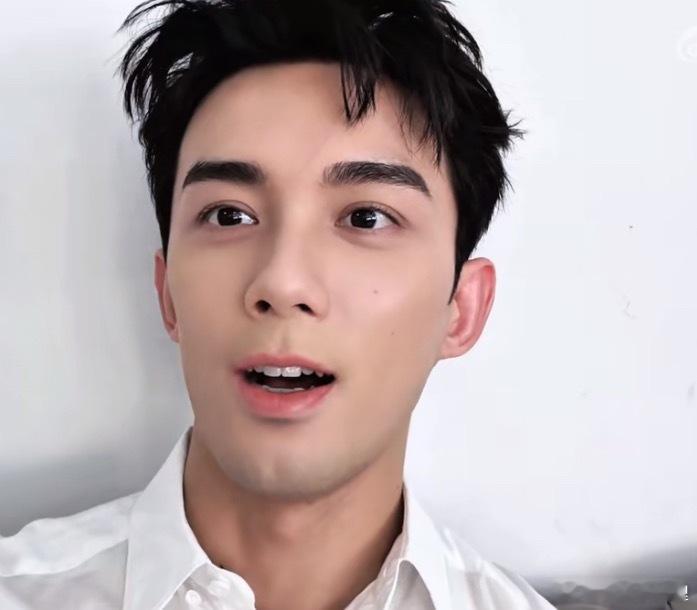 户外博主之一吴磊童鞋上班了 ​​​