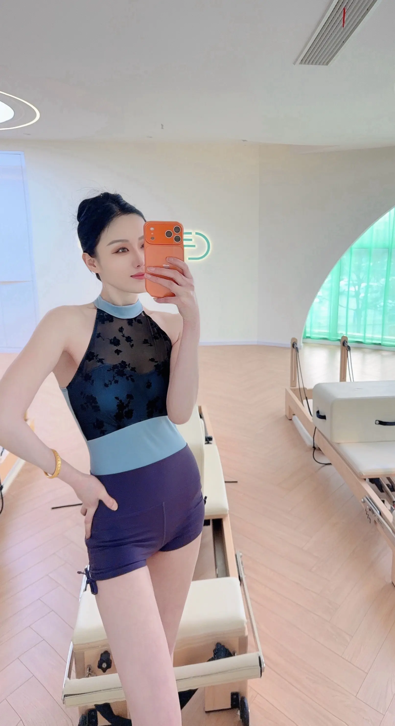 要逼自己优秀然后骄傲的生活，心中有梦，知足坚定，温柔上进，你有多优秀就有多特殊.