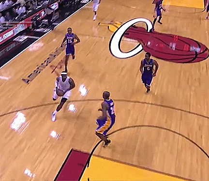 詹姆斯经典面对科比的几个场面！23VS24！