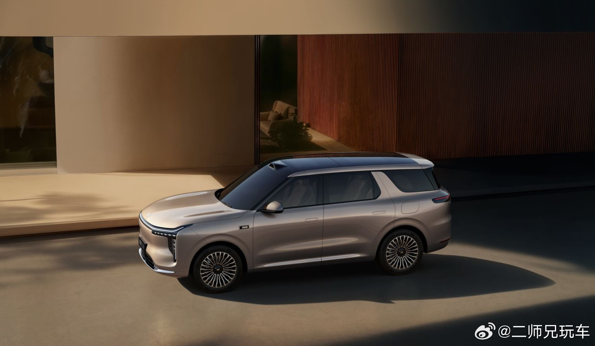 30万内配全线控四轮转向，智己LS8把“百万驾控”拉下神坛吗？开一台超5米长的大