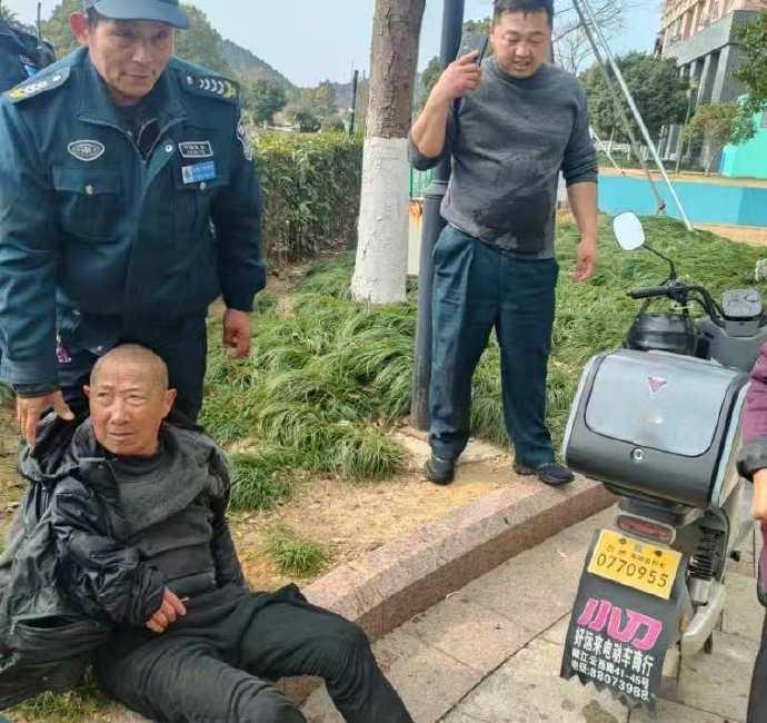 在浙江台州近期发生的多起老人落水事件中，普通市民与专业力量携手展开的生命接力，成