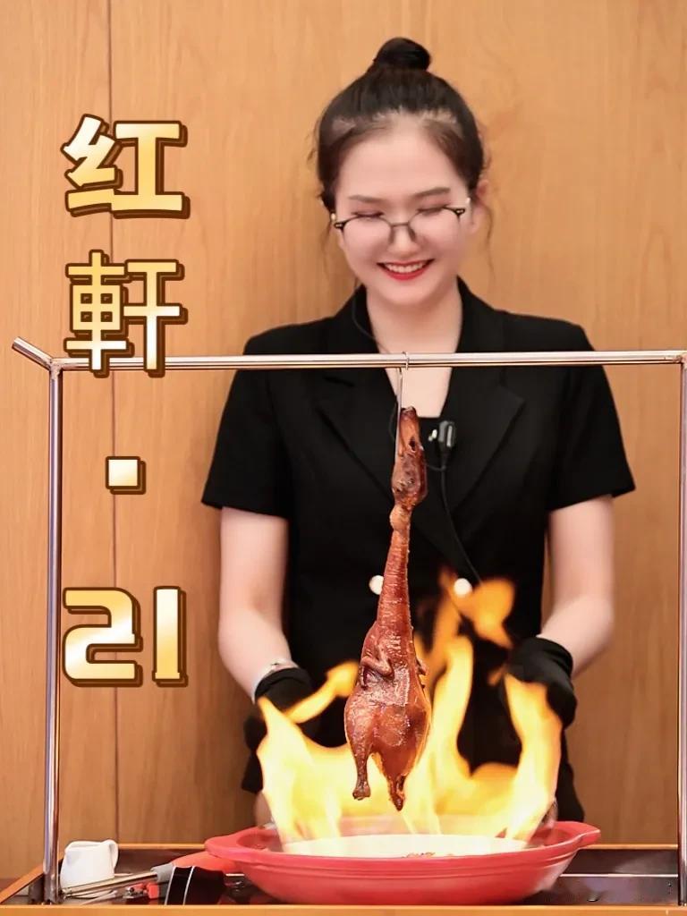 #你见过最有创意的餐厅是什么样子的#
泉州晋江利郎创意园里有个红轩·21粤菜餐厅