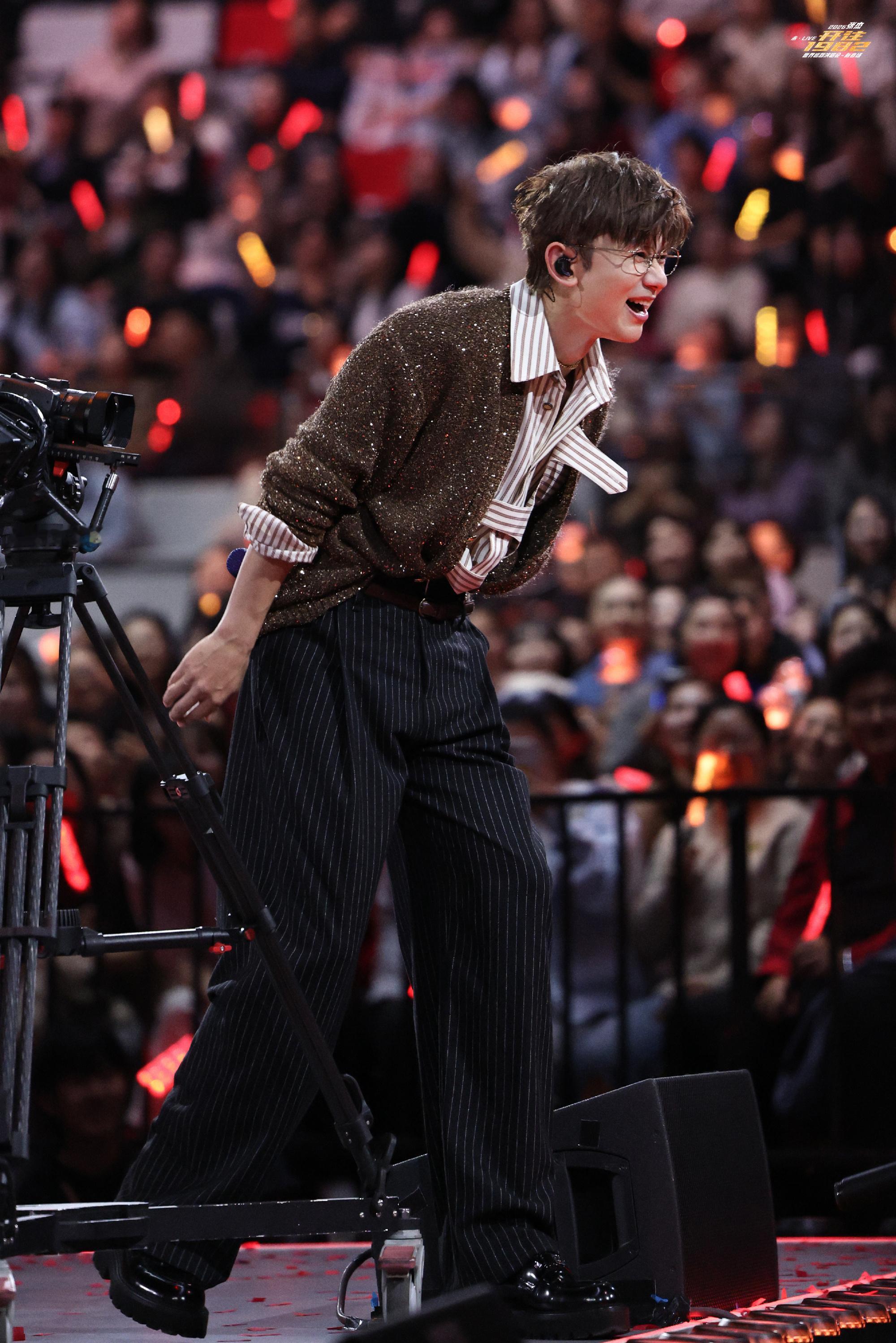 张杰新春演唱会是一部连续剧第七场圆满成功倒计时最后两场