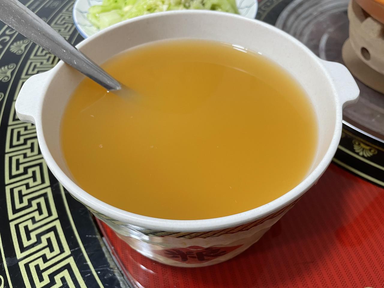 荆门地区的米茶真不错！夏天的餐厅，一般都会送一桶冰镇米茶，太舒服了！