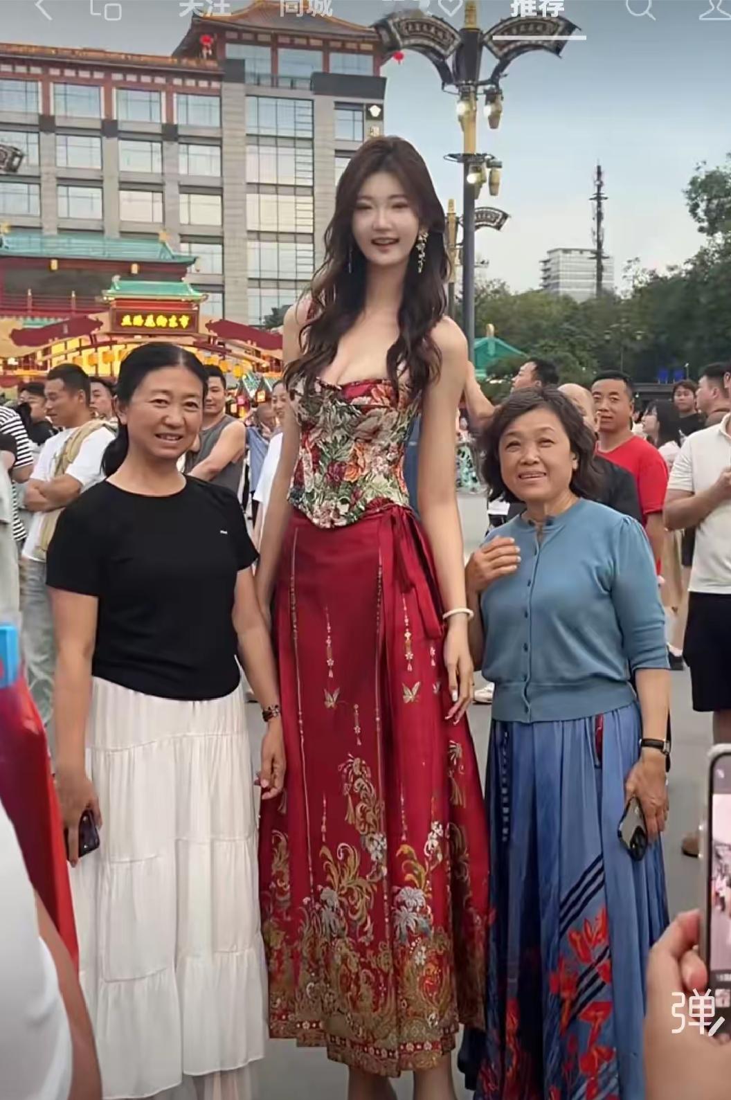 这么高的女孩，让人羡慕。