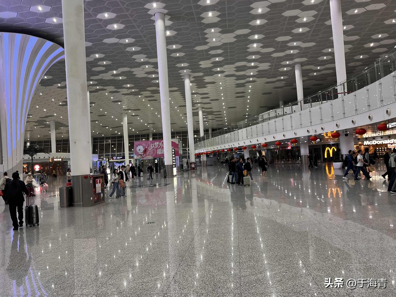 到了深圳感觉就是不一样，因为这座城市的年轻人实在太多了，可以说处处都能够体现出朝