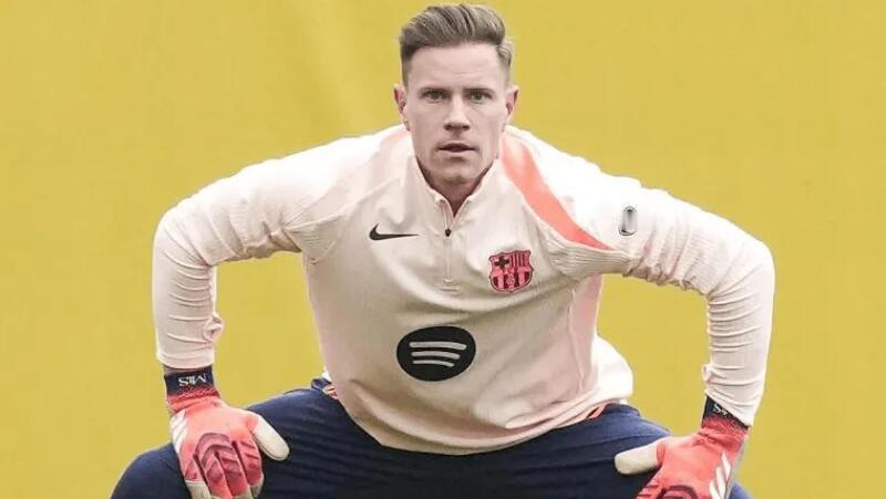 据西班牙媒体RAC1的消息，在因伤缺阵四个多月后，特尔施特根出人意料地以首发身份