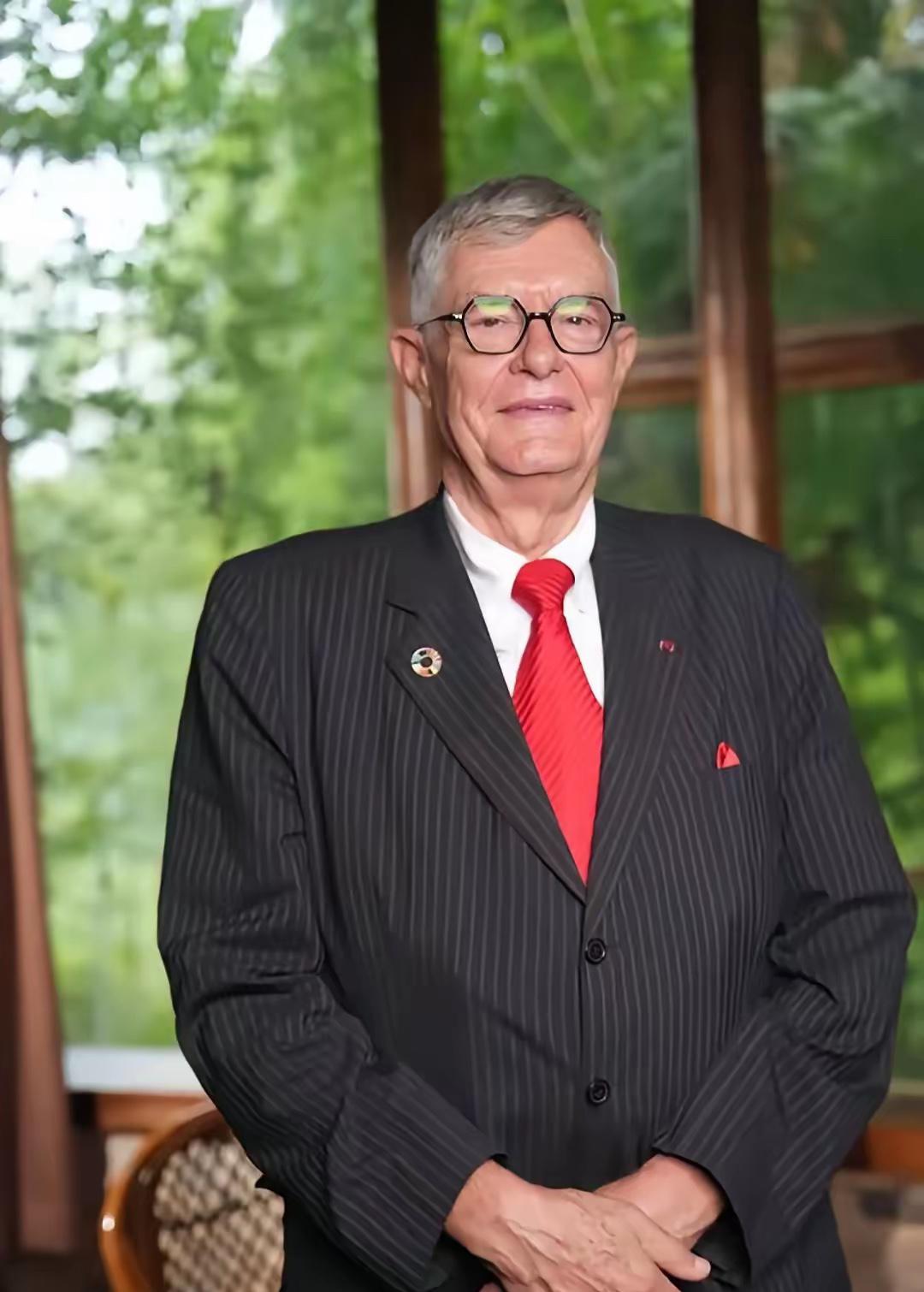 疯了！比利时前大使不当，跑去云南深山开荒种地？图啥？

这老头，脑子是不是有病？