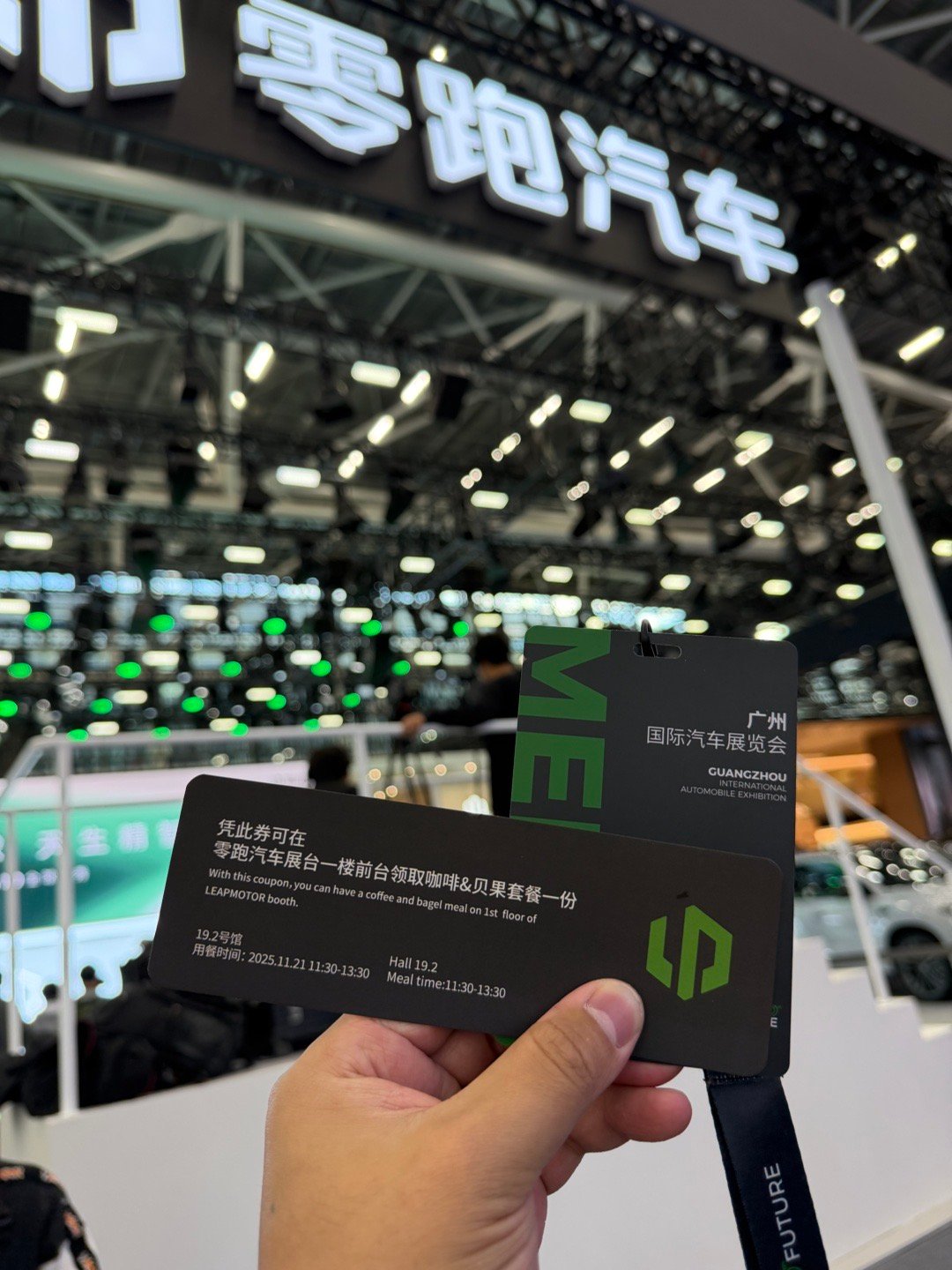 广州车展零跑展台又有新东西！，10万内首搭激光雷达，500km超长续航+16分钟