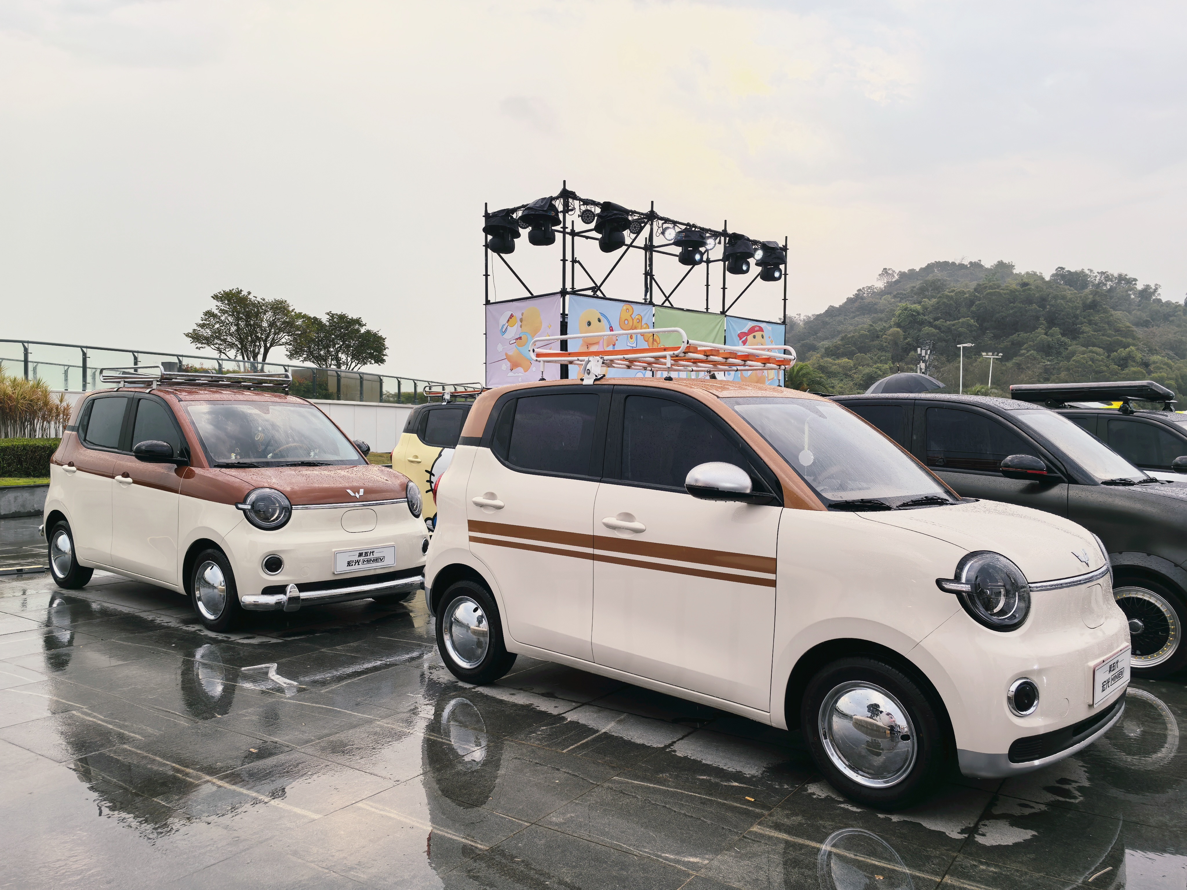 第五代宏光MINIEV 301km版本4.78万起，比205km贵5千，你说是能