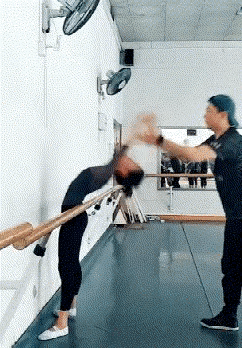 看着就害怕啊，还真怕人家“啪”的一声断了啊。