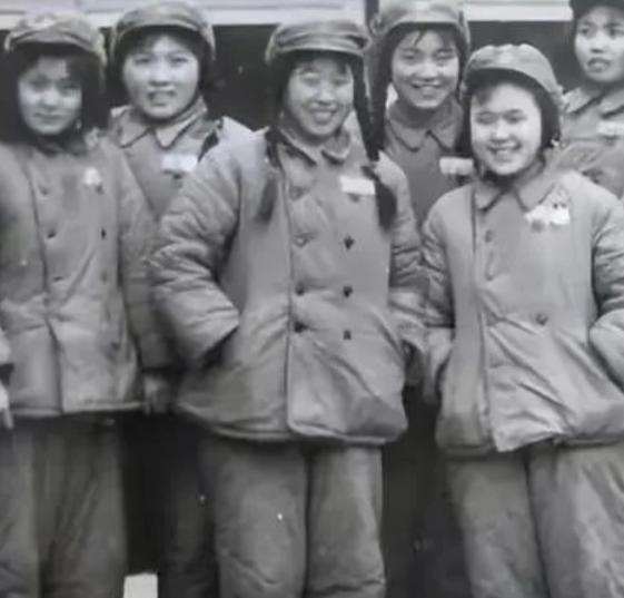 抗美援朝时，5名中国女战士被美军包围后主动投降，此后下落不明，大家都以为她们早已