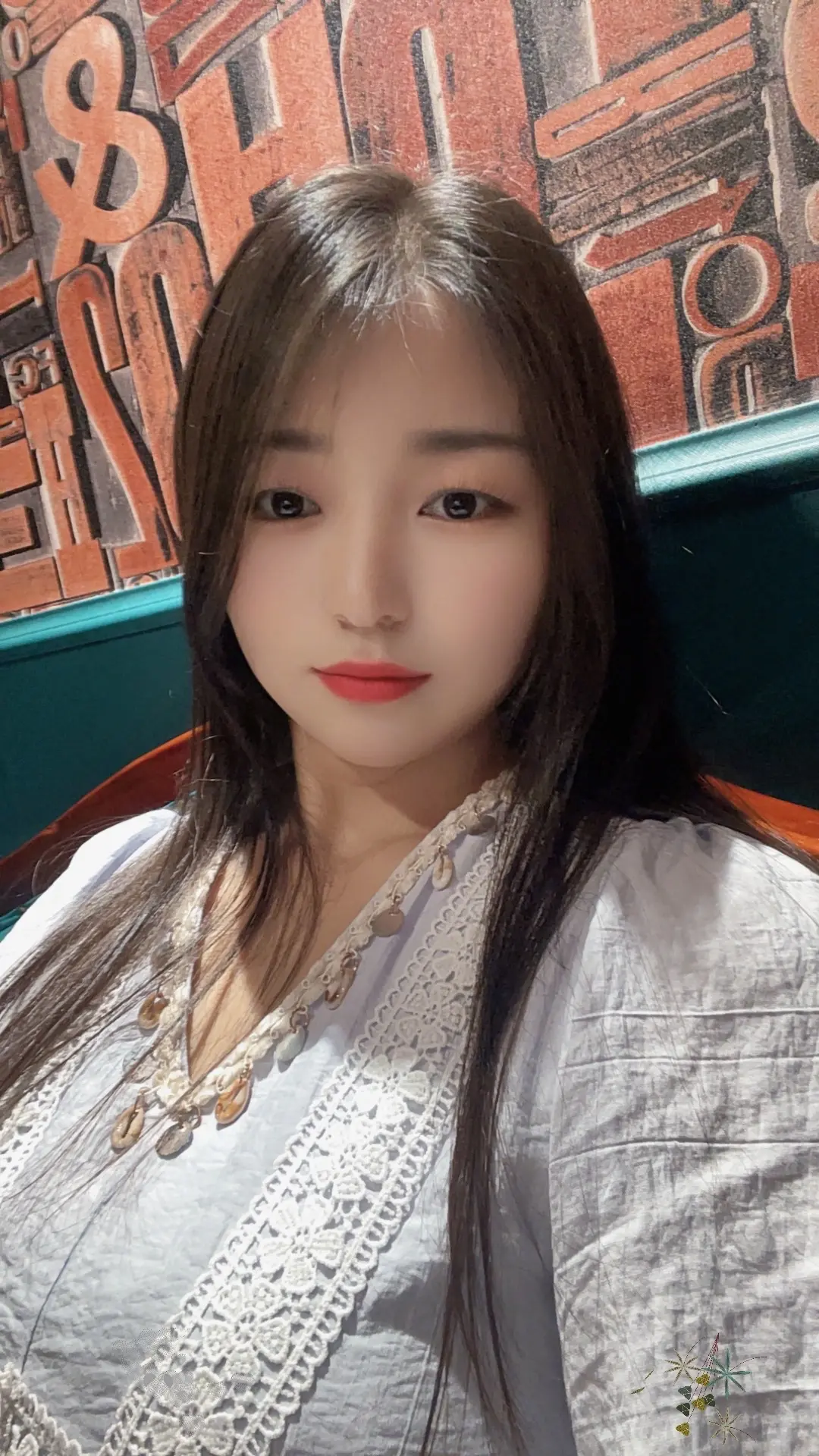 这世间人来人往车水马龙，愿我们还能做自己，不盲从