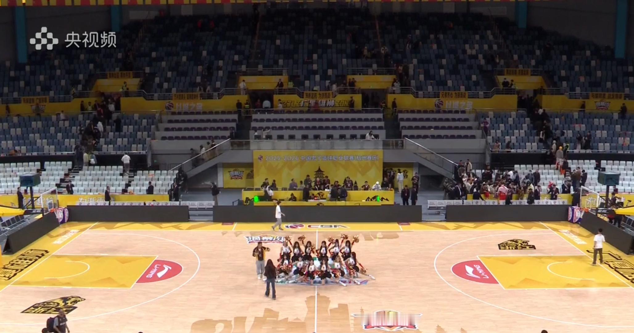 广厦在揭幕战88比74击败山西，拿下卫冕之旅开门红，两队上演疯狂打铁大战，而之后