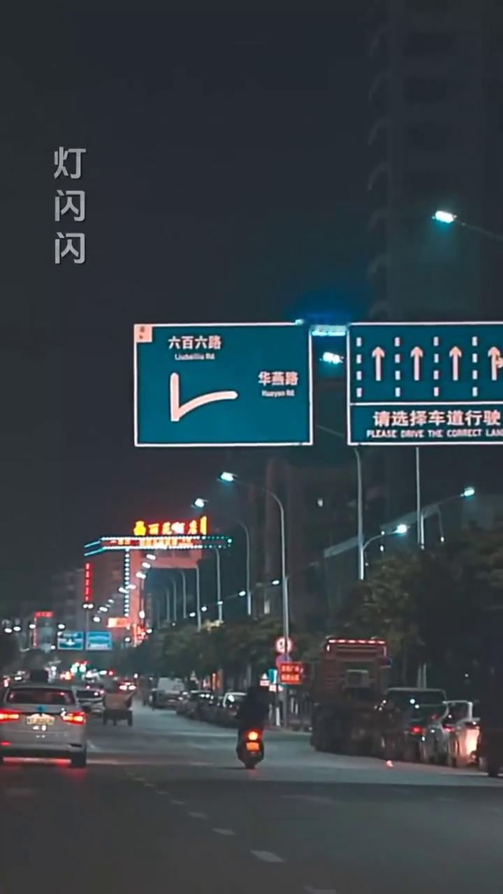 美丽的心情。
演唱者：宋祖英。
制片人：芙蓉传媒。
水蓝蓝，山青青，鲜花打扮我们