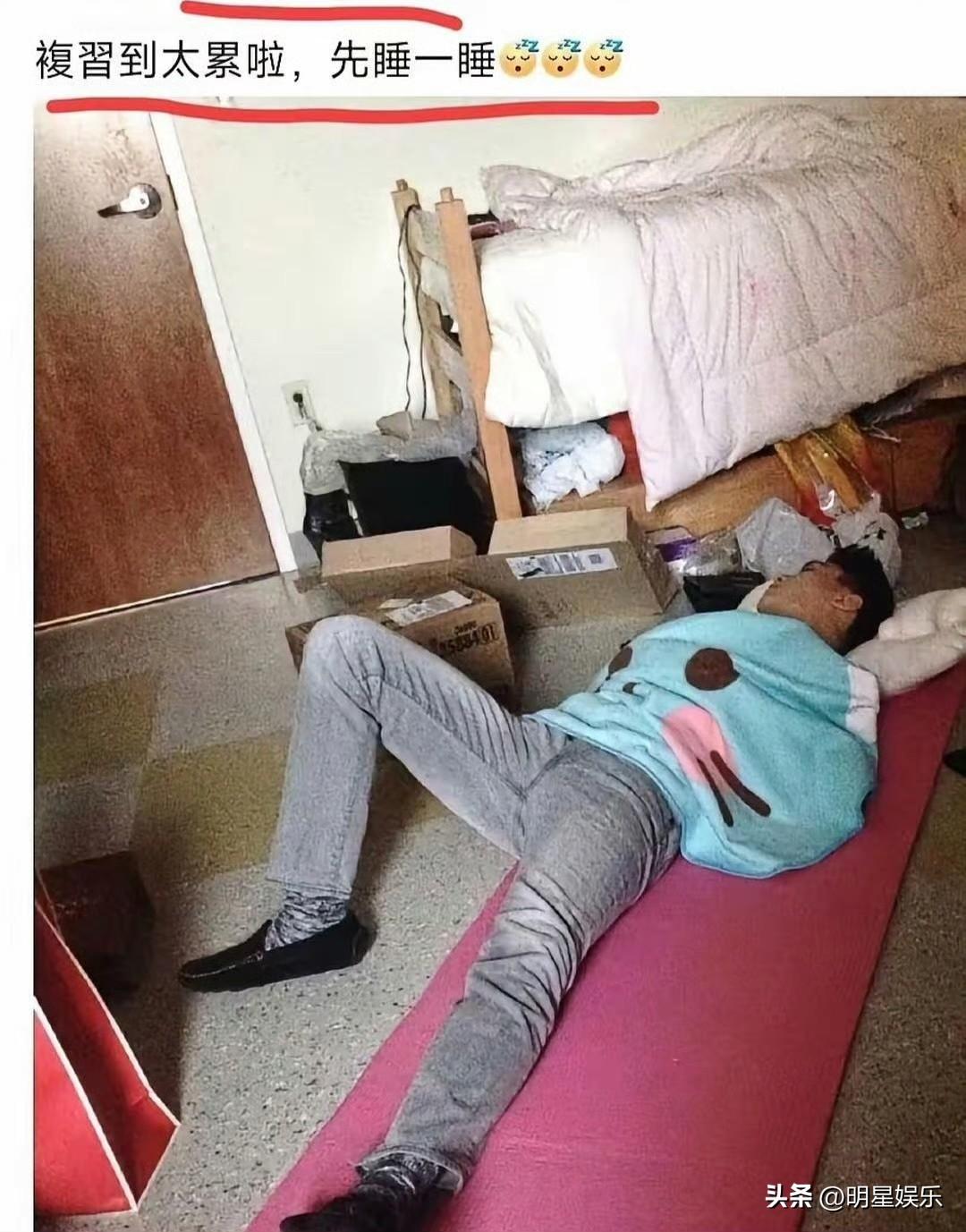 这是18岁的何猷君在美国麻省理工学院时读书时拍下的照片
居住在一个小小的出租屋里
