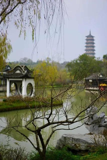 诗词打卡5：扬州慢（姜夔）
淳熙丙申至日，余过维扬。夜雪初霁，荠麦弥望。入其城则