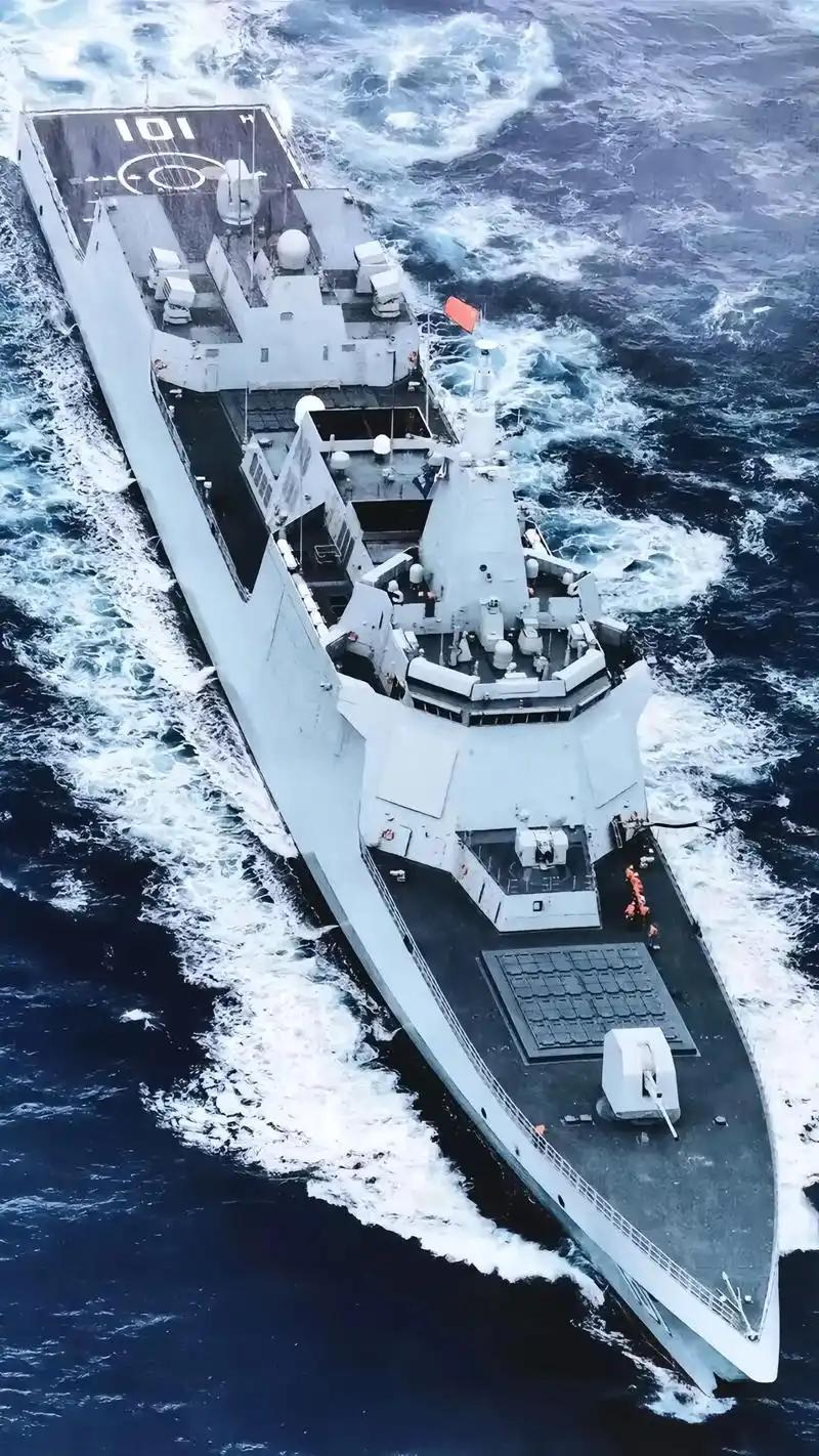 *拳头就是硬道理！中国055、052D大驱抵近日本东京湾，高超音速导弹覆盖日本首