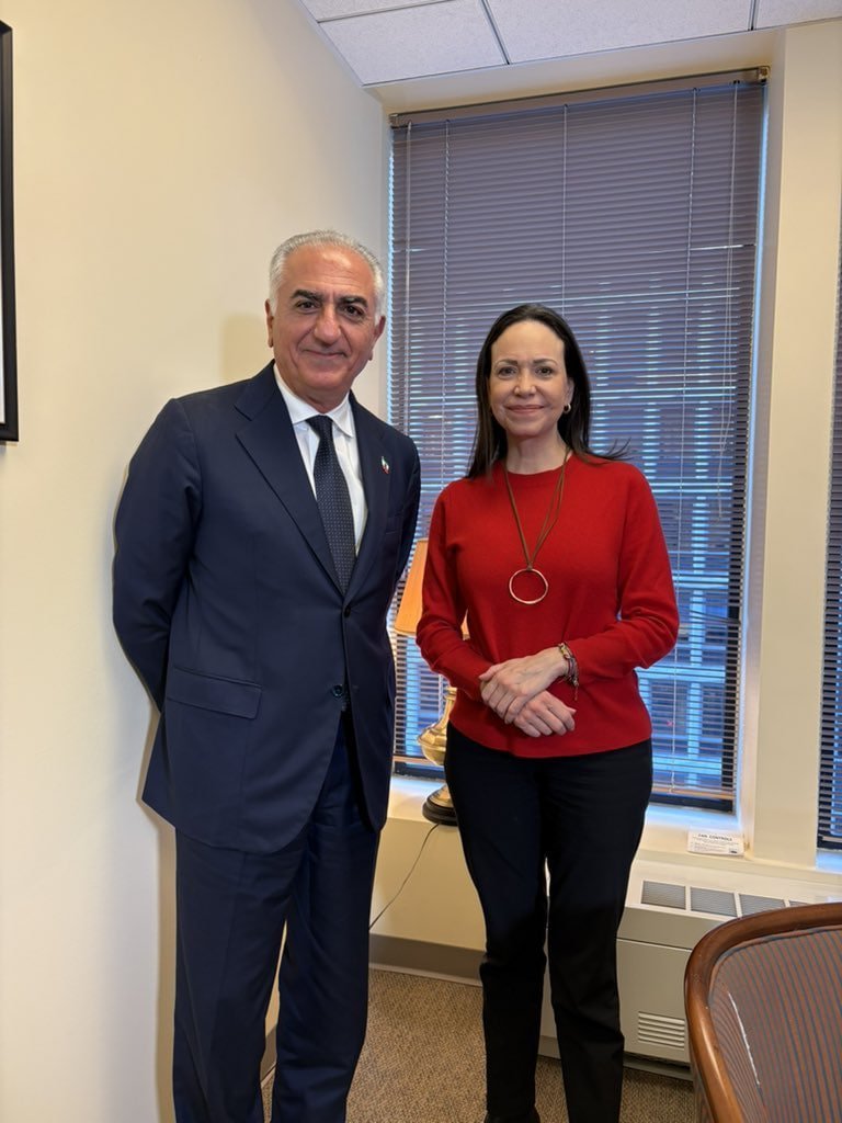 礼萨·帕列维和玛丽亚·馬查多终于见面了。据称，他们在美西方的统一领导下，“紧密协