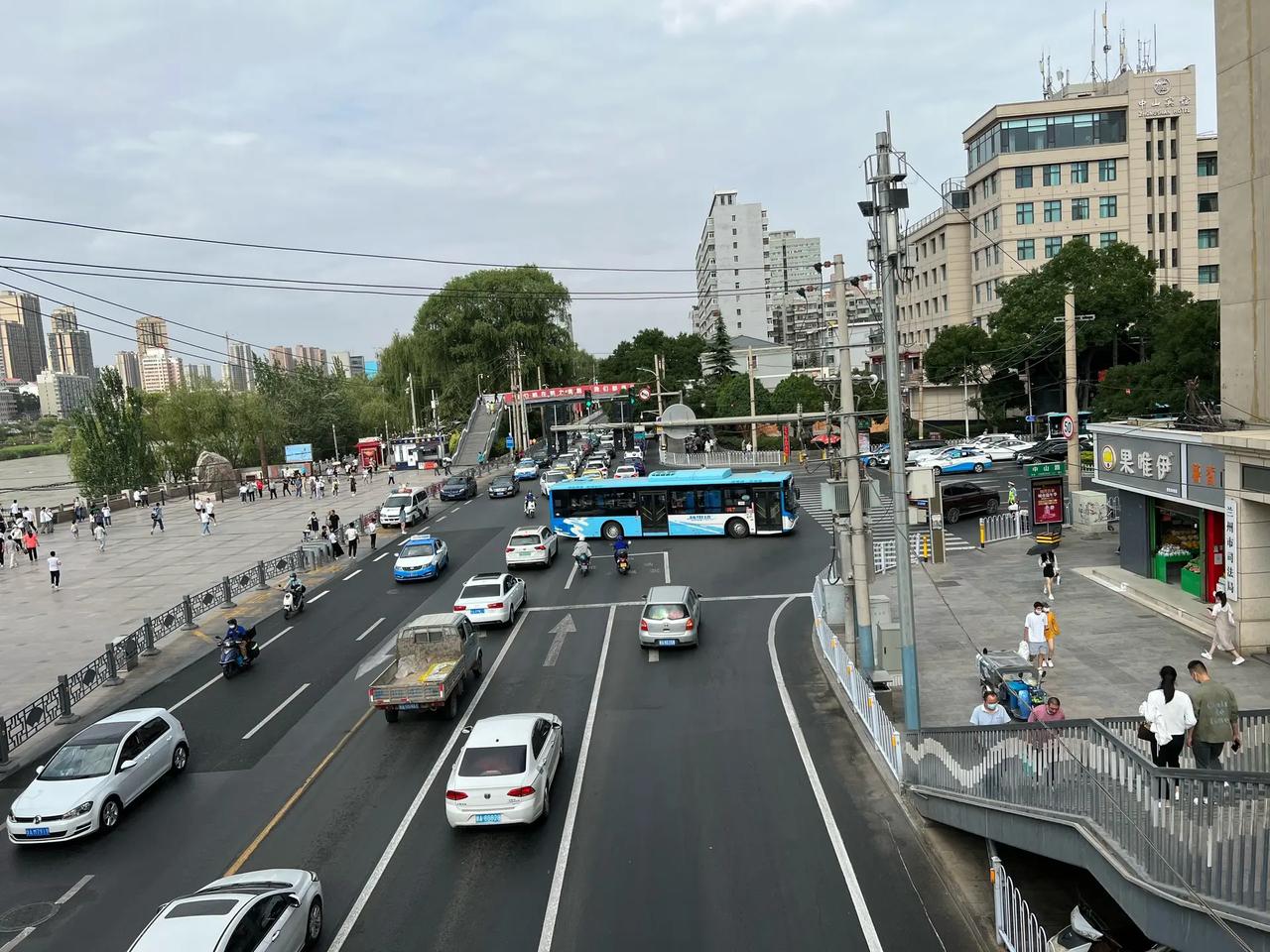 于海青：为何说兰州的中山桥让我震撼？ 兰州中山铁桥非常著名，因为历史很厚重，所以