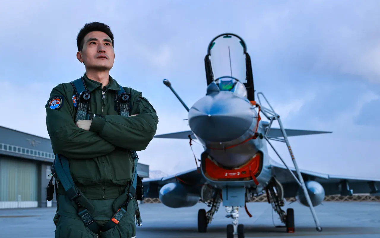 北空“草原天狼”歼-10C烽火问鼎计划制胜空天