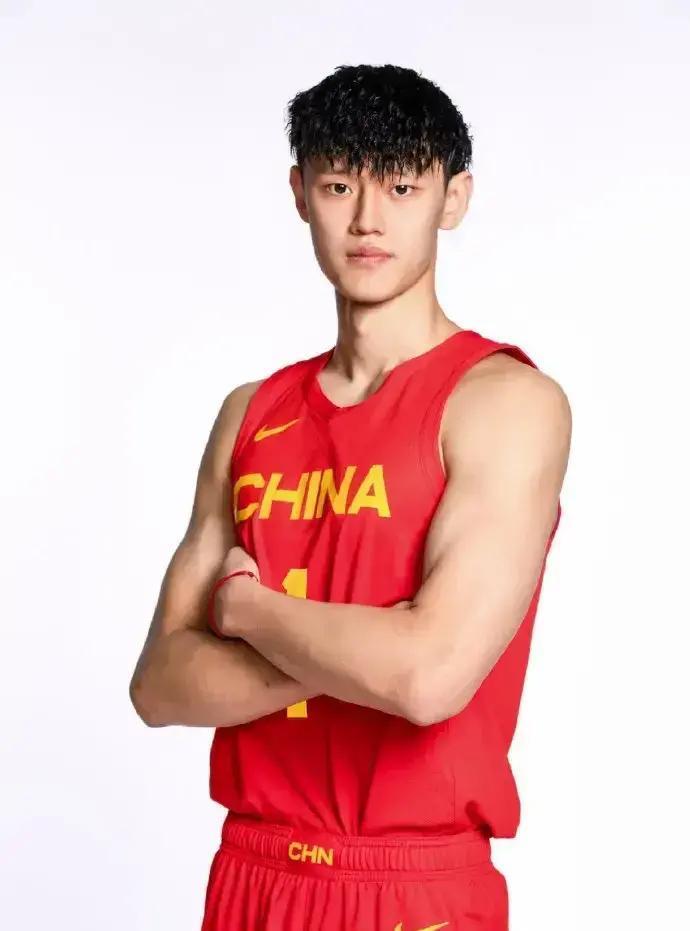 这个公认的男篮天才，可能快无球可打了。
 
不是伤病，是谈判桌卡住了他。NBA逐