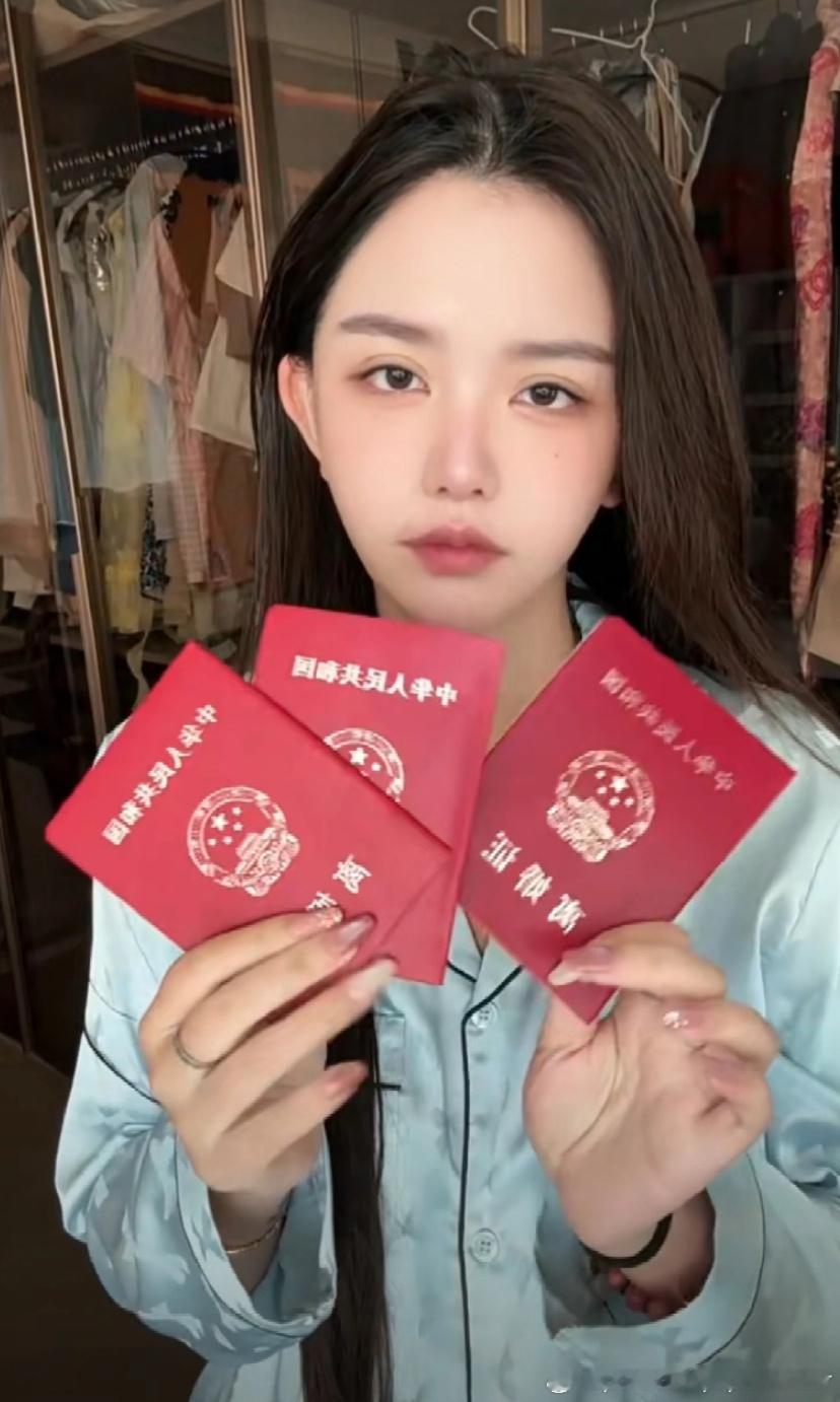 韩安冉明天领第四本离婚证期待你的第五本结婚证[柯基] ​​​