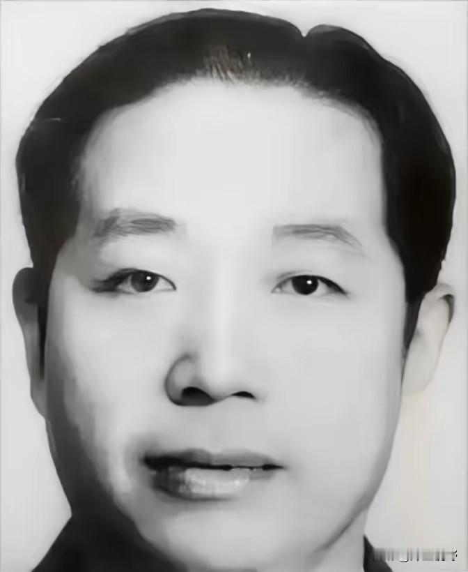 1937年，刺蒋失败后，百变杀手华克之投奔延安，伟人看到后却当场断言：你绝不能留