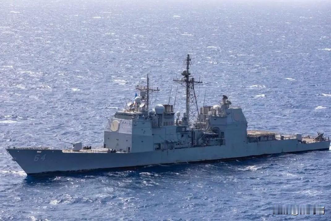 美军报告：美舰向两架自家战机开火，一架被击落

据美国《商业内幕》网站12月5日