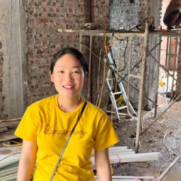 小松和秋秋在越南省城安沛建民宿，因为宝宝生病，小松和秋秋连夜赶回河口，见过宝宝又