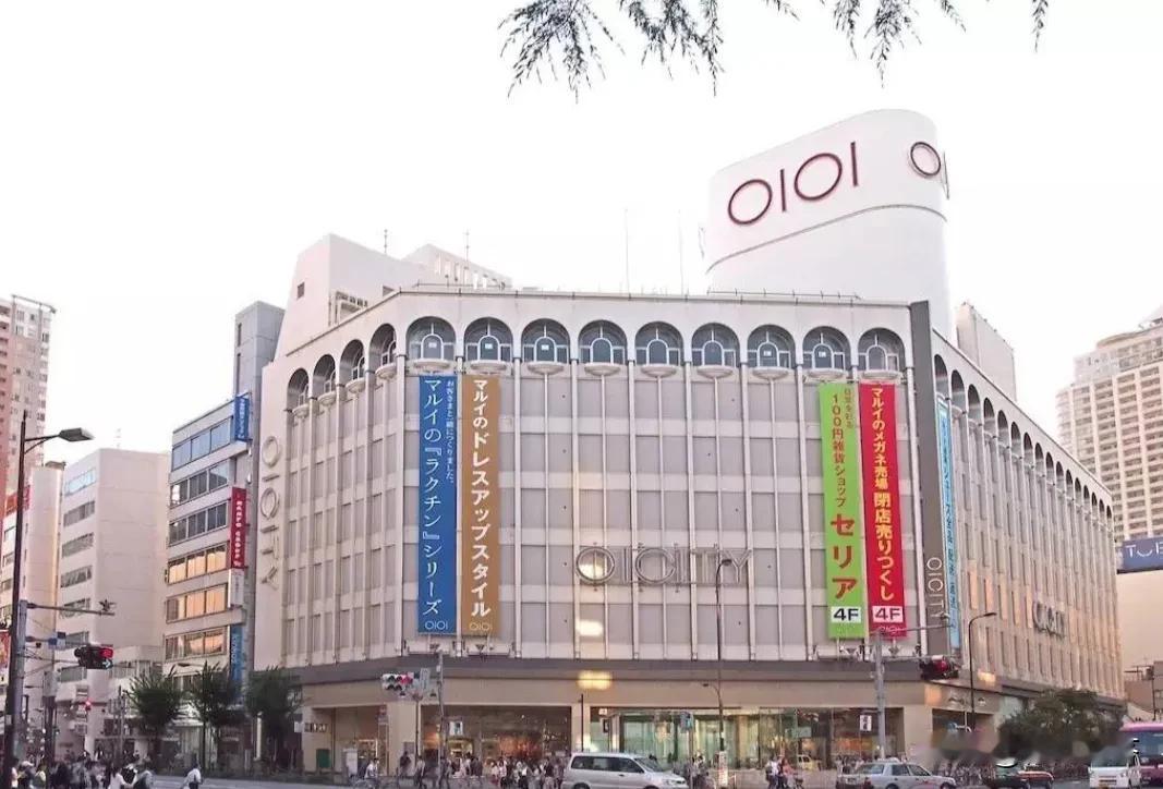 请问：“日本”第一大的超市是？
答案：丸井超市

请问：“美国”第一大的超市是？