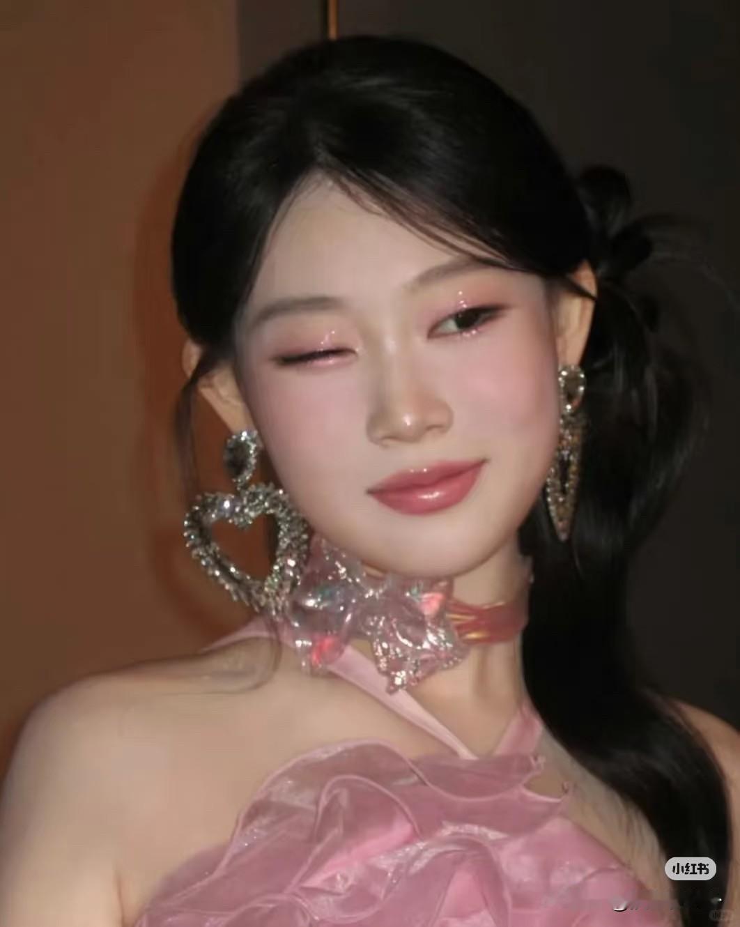 小沈阳这下终于可以放心了
他女儿沈佳润绝对不会去整容
化妆师分享给沈佳润化妆的视