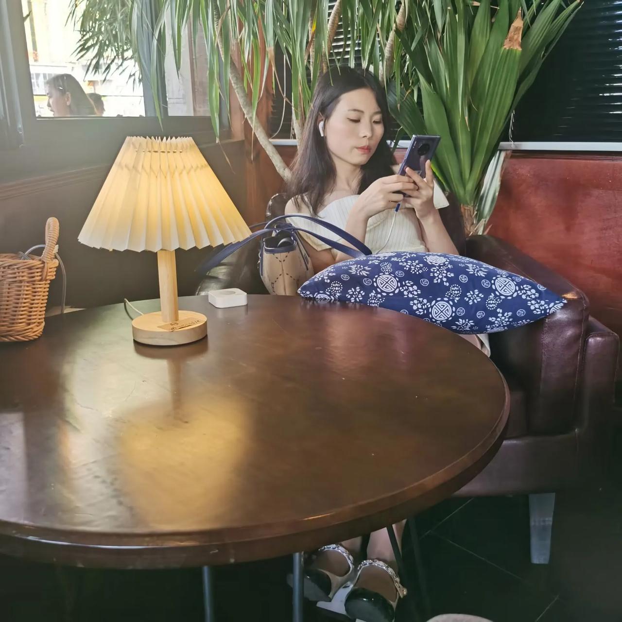 三姨给介绍的对象，34岁了，211毕业的，在某国企上班，听说还是个小领导，约到餐