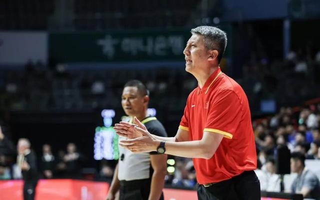 中国男篮磕磕绊绊打进了世预赛第二轮，关于这支球队有几点不得不说：
1，郭士强指导