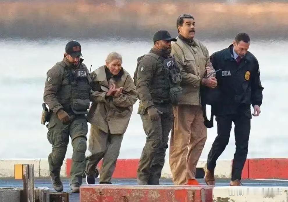 这步棋，马杜罗走绝了。明明人都被美国捏在手里了，硬是让他拽住了一根救命绳——这根