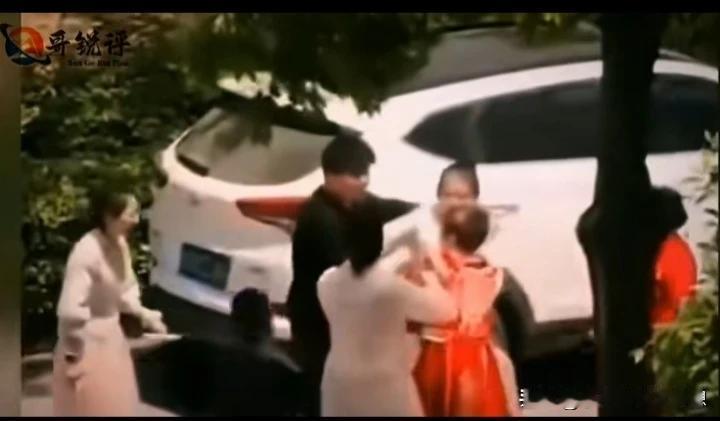 毁人一辈子幸福的闺蜜终于道歉，河南商丘那个阻拦新娘下车，非要新郎交下车礼2880