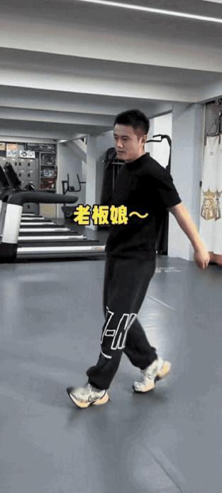 瞧好了，姐就让你知道，
这声“老板娘”不是白叫的。