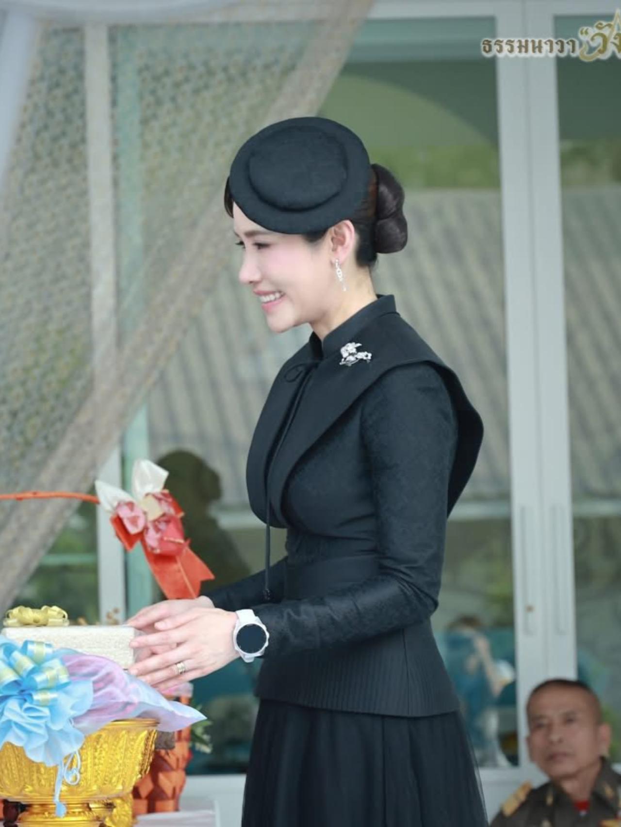 诗妮娜复古造型美炸了，像极了老上海女明星
2026年2月11日，国王钦定诗妮娜中