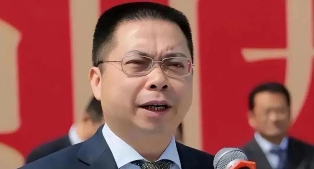 撕破脸了，豁出去！
1月14日北京讯，宝能董事长姚振华实名出镜举报，控诉常熟相关