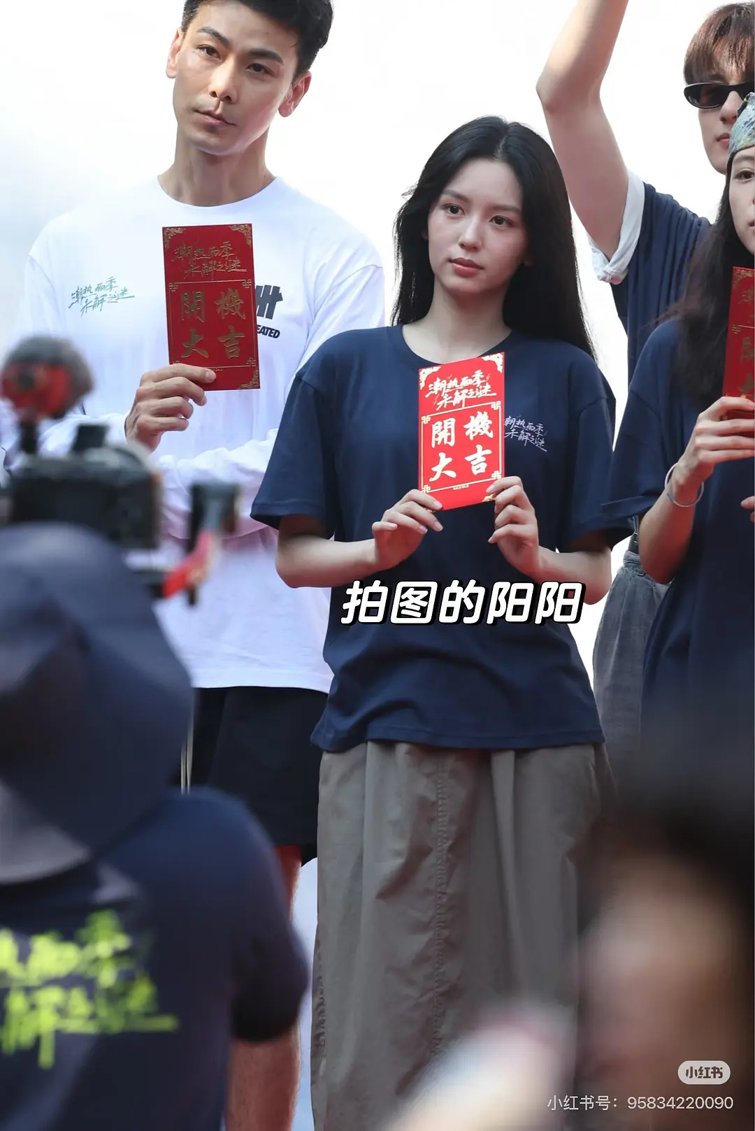 周也新剧开机生图来啦，看起来好像是素颜耶，你们觉得状态怎么样 