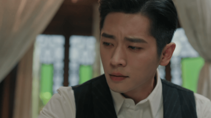 玉簟秋叶平君自尽玉簟秋家妻差点变亡妻💔烟花还在夜空盛放，温情转瞬破碎，叶平君以