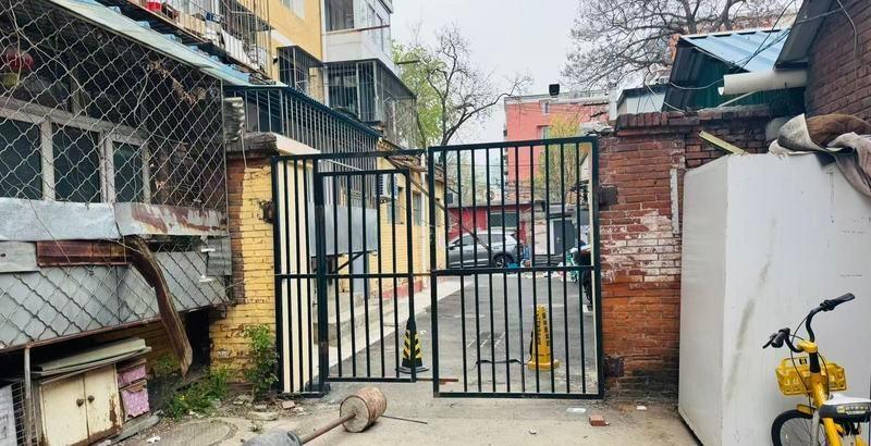 【门越开越少，路越绕越远，富莱茵花园便民小门能否开放？】近日，解先生向北京123