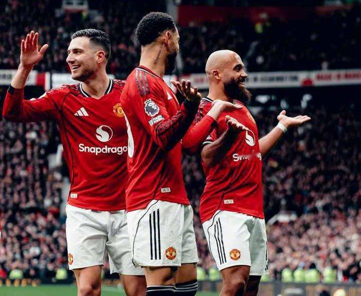 ⚽️ 半场战报：曼联1-0热刺。上半场你怎么看？👇曼联