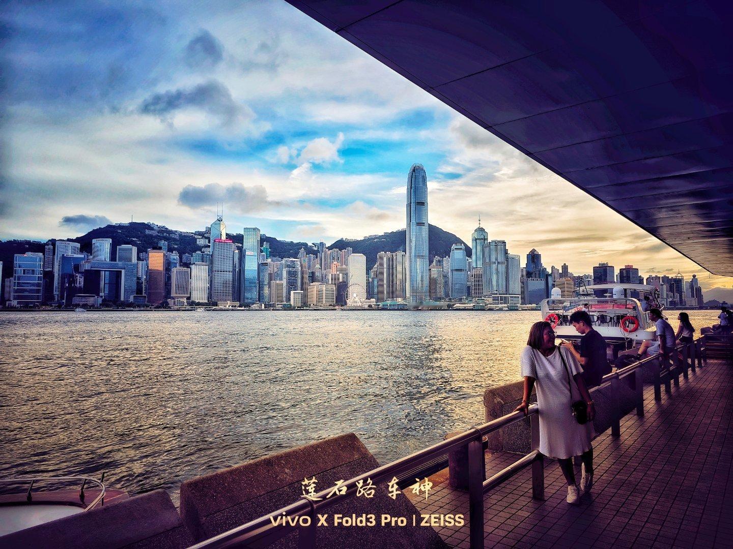 香港半日游，也算来过了。服务态度远不像之前在网上看得那么差，至少我遇到的便利店阿