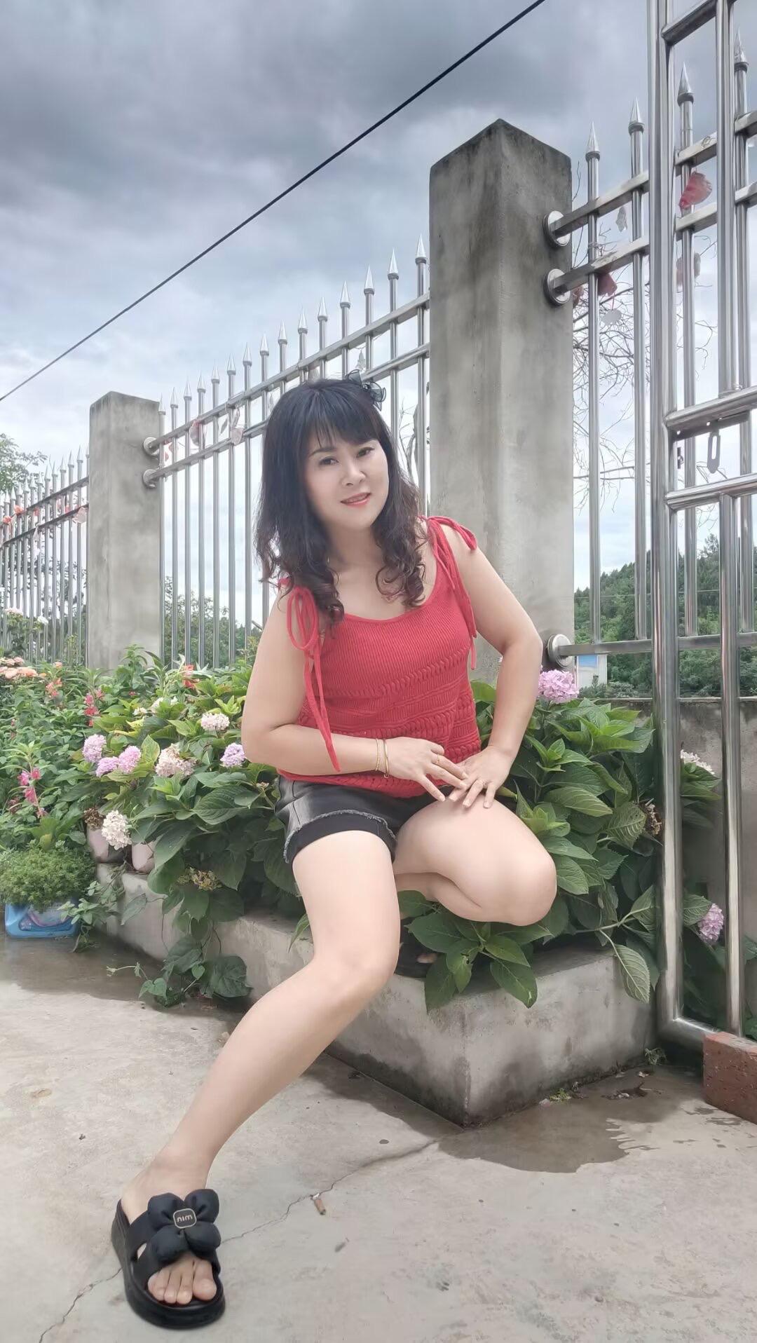 不要动不动就对人倾尽所有，留一些骄傲和心疼给自己，你要明白，这个世界上...